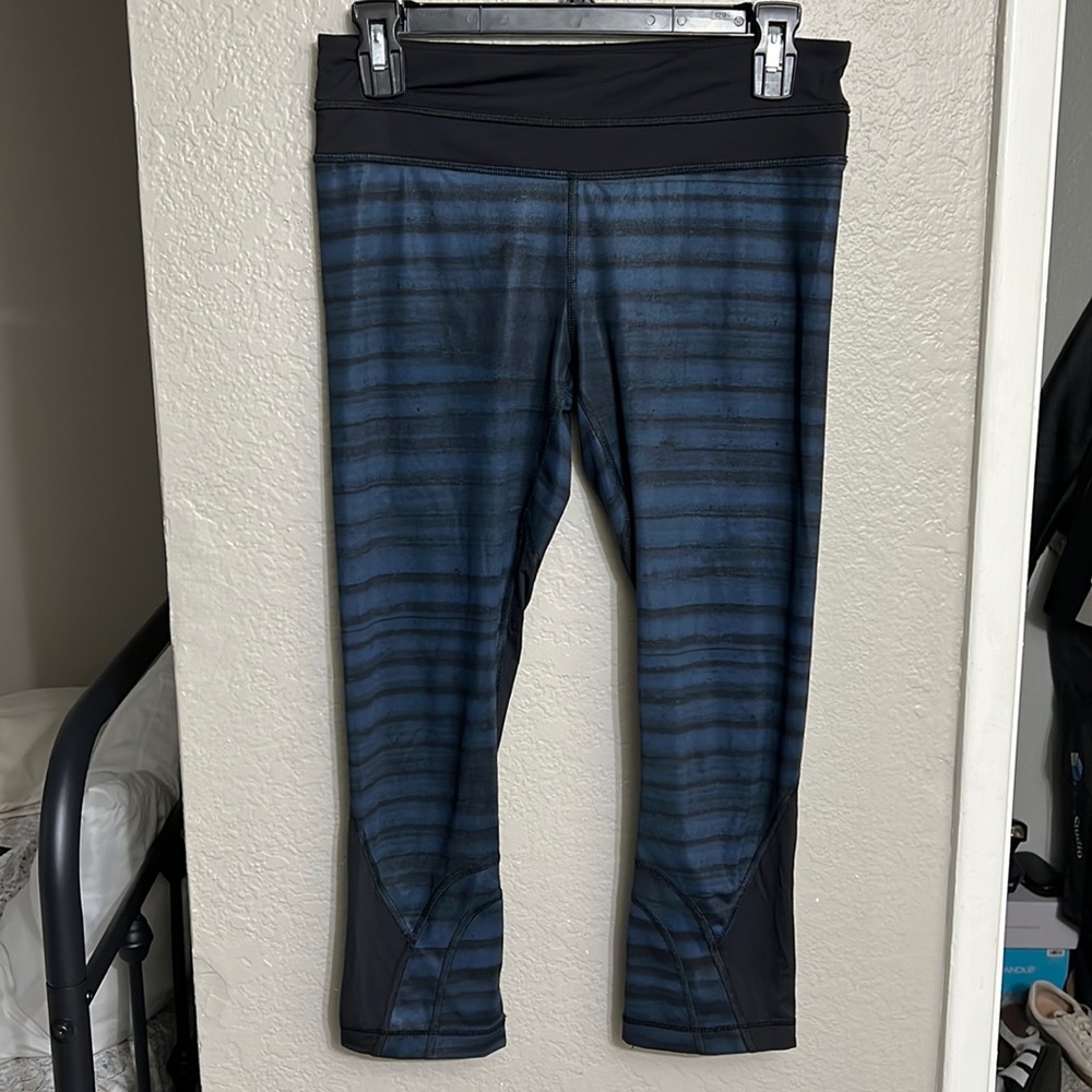 LULULEMON RUN: Inspire crop ll Full-on Luxtreme Mesh good vibes deep navy size 6